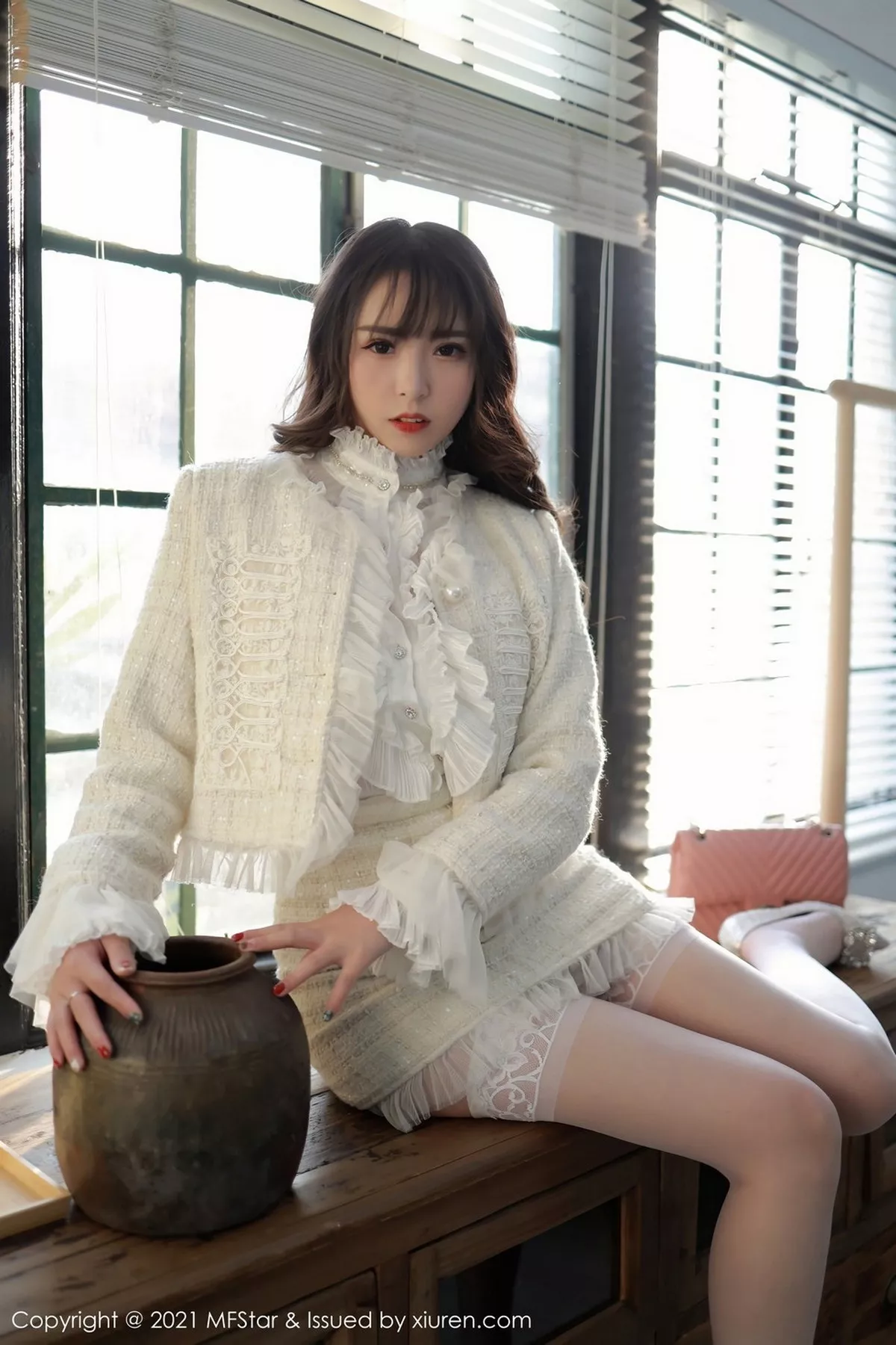 [MFStar模范学院]第442期小波多写真 [49P]-lcoser